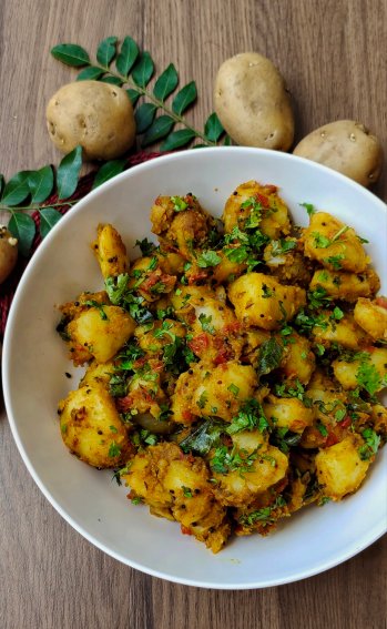 Bateta Nu Shaak| Gujarati Potato Sabzi – The World Through My Eyes